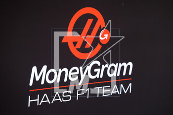 2023-02-23 - MoneyGram Haas F1 Team logo, during the Formula 1 Armco pre-season testing 2023 of the 2023 FIA Formula One World Championship from February 23 to 25, 2023 on the Bahrain International Circuit, in Sakhir, Bahrain - F1 - PRE-SEASON TESTING 2023 - BAHRAIN - FORMULA 1 - MOTORS