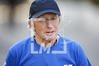 2023-02-23 - Jackie Stewart former F1 driver, portrait during the Formula 1 Armco pre-season testing 2023 of the 2023 FIA Formula One World Championship from February 23 to 25, 2023 on the Bahrain International Circuit, in Sakhir, Bahrain - F1 - PRE-SEASON TESTING 2023 - BAHRAIN - FORMULA 1 - MOTORS