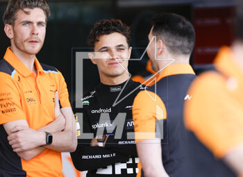 2023-02-23 - NORRIS Lando (gbr), McLaren F1 Team MCL60, portrait during the Formula 1 Armco pre-season testing 2023 of the 2023 FIA Formula One World Championship from February 23 to 25, 2023 on the Bahrain International Circuit, in Sakhir, Bahrain - F1 - PRE-SEASON TESTING 2023 - BAHRAIN - FORMULA 1 - MOTORS