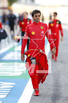 2023-02-23 - SAINZ Carlos (spa), Scuderia Ferrari SF-23, portrait during the Formula 1 Armco pre-season testing 2023 of the 2023 FIA Formula One World Championship from February 23 to 25, 2023 on the Bahrain International Circuit, in Sakhir, Bahrain - F1 - PRE-SEASON TESTING 2023 - BAHRAIN - FORMULA 1 - MOTORS