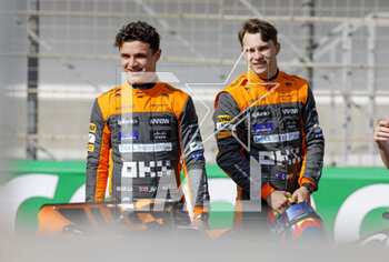 2023-02-23 - NORRIS Lando (gbr), McLaren F1 Team MCL60, portrait PIASTRI Oscar (aus), McLaren F1 Team MCL60, portrait during the Formula 1 Armco pre-season testing 2023 of the 2023 FIA Formula One World Championship from February 23 to 25, 2023 on the Bahrain International Circuit, in Sakhir, Bahrain - F1 - PRE-SEASON TESTING 2023 - BAHRAIN - FORMULA 1 - MOTORS