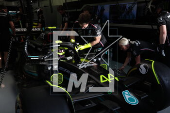 2023-02-23 - 44 HAMILTON Lewis (gbr), Mercedes AMG F1 Team W14, action during the Formula 1 Armco pre-season testing 2023 of the 2023 FIA Formula One World Championship from February 23 to 25, 2023 on the Bahrain International Circuit, in Sakhir, Bahrain - F1 - PRE-SEASON TESTING 2023 - BAHRAIN - FORMULA 1 - MOTORS