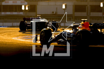 2023-02-23 - 44 HAMILTON Lewis (gbr), Mercedes AMG F1 Team W14, action 01 VERSTAPPEN Max (nld), Red Bull Racing RB19, action during the Formula 1 Armco pre-season testing 2023 of the 2023 FIA Formula One World Championship from February 23 to 25, 2023 on the Bahrain International Circuit, in Sakhir, Bahrain - F1 - PRE-SEASON TESTING 2023 - BAHRAIN - FORMULA 1 - MOTORS
