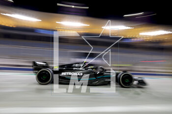 2023-02-23 - 44 HAMILTON Lewis (gbr), Mercedes AMG F1 Team W14, action pitlane, during the Formula 1 Armco pre-season testing 2023 of the 2023 FIA Formula One World Championship from February 23 to 25, 2023 on the Bahrain International Circuit, in Sakhir, Bahrain - F1 - PRE-SEASON TESTING 2023 - BAHRAIN - FORMULA 1 - MOTORS