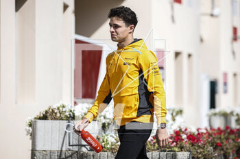 2023-02-24 - NORRIS Lando (gbr), McLaren F1 Team MCL60, portrait during the Formula 1 Aramco pre-season testing 2023 of the 2023 FIA Formula One World Championship from February 23 to 25, 2023 on the Bahrain International Circuit, in Sakhir, Bahrain - F1 - PRE-SEASON TESTING 2023 - BAHRAIN - FORMULA 1 - MOTORS