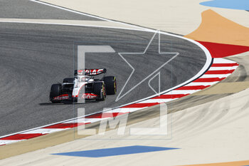 2023-02-24 - 20 MAGNUSSEN Kevin (den), Haas F1 Team VF-23 Ferrari, action during the Formula 1 Aramco pre-season testing 2023 of the 2023 FIA Formula One World Championship from February 23 to 25, 2023 on the Bahrain International Circuit, in Sakhir, Bahrain - F1 - PRE-SEASON TESTING 2023 - BAHRAIN - FORMULA 1 - MOTORS