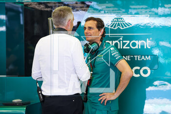 2023-02-24 - WHITMARSH Martin, Group Chief Executive Officer of Aston Martin Performance Technologies, DE LA ROSA Pedro (spa),Team Ambassador at AMF1, during the Formula 1 Aramco pre-season testing 2023 of the 2023 FIA Formula One World Championship from February 23 to 25, 2023 on the Bahrain International Circuit, in Sakhir, Bahrain - F1 - PRE-SEASON TESTING 2023 - BAHRAIN - FORMULA 1 - MOTORS