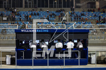 2023-02-24 - Williams Racing pitwall during the Formula 1 Aramco pre-season testing 2023 of the 2023 FIA Formula One World Championship from February 23 to 25, 2023 on the Bahrain International Circuit, in Sakhir, Bahrain - F1 - PRE-SEASON TESTING 2023 - BAHRAIN - FORMULA 1 - MOTORS