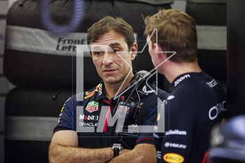 2023-02-24 - WACHE Pierre, Technical Director of Red Bull Racing, portrait VERSTAPPEN Max (ned), Red Bull Racing RB19, portrait during the Formula 1 Aramco pre-season testing 2023 of the 2023 FIA Formula One World Championship from February 23 to 25, 2023 on the Bahrain International Circuit, in Sakhir, Bahrain - F1 - PRE-SEASON TESTING 2023 - BAHRAIN - FORMULA 1 - MOTORS