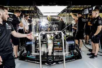 2023-02-24 - HAMILTON Lewis (gbr), Mercedes AMG F1 Team W14, portrait during the Formula 1 Armco pre-season testing 2023 of the 2023 FIA Formula One World Championship from February 23 to 25, 2023 on the Bahrain International Circuit, in Sakhir, Bahrain - F1 - PRE-SEASON TESTING 2023 - BAHRAIN - FORMULA 1 - MOTORS