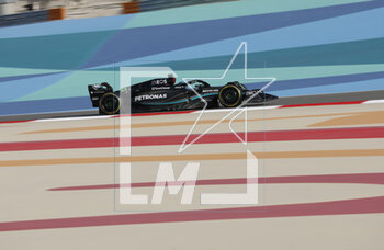 2023-02-24 - 63 RUSSELL George (gbr), Mercedes AMG F1 Team W14, action during the Formula 1 Armco pre-season testing 2023 of the 2023 FIA Formula One World Championship from February 23 to 25, 2023 on the Bahrain International Circuit, in Sakhir, Bahrain - F1 - PRE-SEASON TESTING 2023 - BAHRAIN - FORMULA 1 - MOTORS