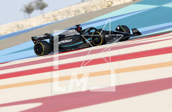 2023-02-24 - 63 RUSSELL George (gbr), Mercedes AMG F1 Team W14, action during the Formula 1 Armco pre-season testing 2023 of the 2023 FIA Formula One World Championship from February 23 to 25, 2023 on the Bahrain International Circuit, in Sakhir, Bahrain - F1 - PRE-SEASON TESTING 2023 - BAHRAIN - FORMULA 1 - MOTORS