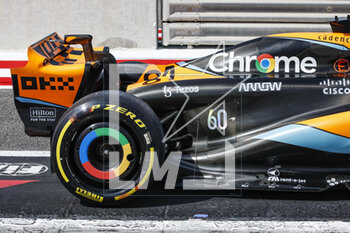 2023-02-25 - 81 PIASTRI Oscar (aus), McLaren F1 Team MCL60, action mechanical detail of engine, moteur, cover and wing, aileron, during the Formula 1 Aramco pre-season testing 2023 of the 2023 FIA Formula One World Championship from February 23 to 25, 2023 on the Bahrain International Circuit, in Sakhir, Bahrain - F1 - PRE-SEASON TESTING 2023 - BAHRAIN - FORMULA 1 - MOTORS