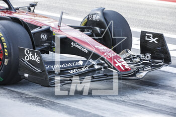 2023-02-25 - 77 BOTTAS Valtteri (fin), Alfa Romeo F1 Team Stake C43, action mechanical detail of front wing, aileron, during the Formula 1 Aramco pre-season testing 2023 of the 2023 FIA Formula One World Championship from February 23 to 25, 2023 on the Bahrain International Circuit, in Sakhir, Bahrain - F1 - PRE-SEASON TESTING 2023 - BAHRAIN - FORMULA 1 - MOTORS