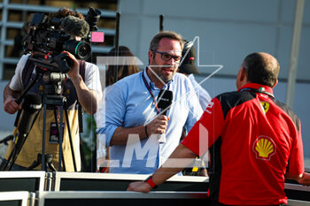 2023-02-25 - FEBREAU Julien (fr), TV presenter commentateur Canal+, portrait during the Formula 1 Aramco pre-season testing 2023 of the 2023 FIA Formula One World Championship from February 23 to 25, 2023 on the Bahrain International Circuit, in Sakhir, Bahrain - F1 - PRE-SEASON TESTING 2023 - BAHRAIN - FORMULA 1 - MOTORS