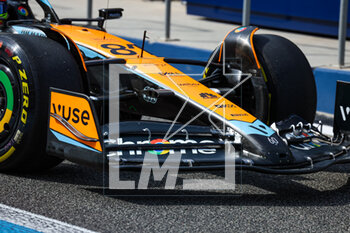 2023-02-25 - McLaren F1 Team MCL60, mechanical detail of the front wing during the Formula 1 Aramco pre-season testing 2023 of the 2023 FIA Formula One World Championship from February 23 to 25, 2023 on the Bahrain International Circuit, in Sakhir, Bahrain - F1 - PRE-SEASON TESTING 2023 - BAHRAIN - FORMULA 1 - MOTORS