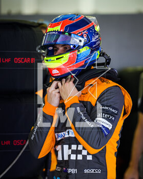 2023-02-25 - PIASTRI Oscar (aus), McLaren F1 Team MCL60, portrait during the Formula 1 Aramco pre-season testing 2023 of the 2023 FIA Formula One World Championship from February 23 to 25, 2023 on the Bahrain International Circuit, in Sakhir, Bahrain - F1 - PRE-SEASON TESTING 2023 - BAHRAIN - FORMULA 1 - MOTORS