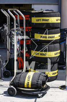 2023-03-02 - tyres, pneus, tyre, pneu, blankets during the Formula 1 Gulf Air Bahrain Grand Prix 2023, 1st round of the 2023 FIA Formula One World Championship from March 2
3 to 5, 2023 on the Bahrain International Circuit, in Sakhir, Bahrain - F1 - BAHRAIN GRAND PRIX 2023 - FORMULA 1 - MOTORS