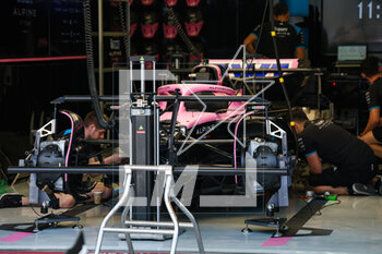 2023-03-02 - Alpine F1 Team A523, mechanical detail of the pinkcar in the garage, box, during the Formula 1 Gulf Air Bahrain Grand Prix 2023, 1st round of the 2023 FIA Formula One World Championship from March 2
3 to 5, 2023 on the Bahrain International Circuit, in Sakhir, Bahrain - F1 - BAHRAIN GRAND PRIX 2023 - FORMULA 1 - MOTORS