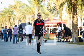 2023-03-02 - ZEHNDER Beat, Team Manager of Alfa Romeo F1 Team Stake, portrait during the Formula 1 Gulf Air Bahrain Grand Prix 2023, 1st round of the 2023 FIA Formula One World Championship from March 2
3 to 5, 2023 on the Bahrain International Circuit, in Sakhir, Bahrain - F1 - BAHRAIN GRAND PRIX 2023 - FORMULA 1 - MOTORS