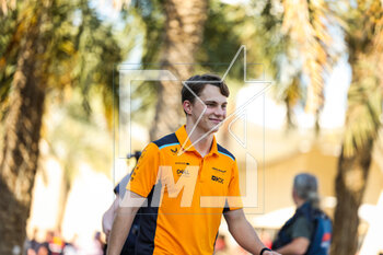 2023-03-02 - PIASTRI Oscar (aus), McLaren F1 Team MCL60, portrait during the Formula 1 Gulf Air Bahrain Grand Prix 2023, 1st round of the 2023 FIA Formula One World Championship from March 2
3 to 5, 2023 on the Bahrain International Circuit, in Sakhir, Bahrain - F1 - BAHRAIN GRAND PRIX 2023 - FORMULA 1 - MOTORS