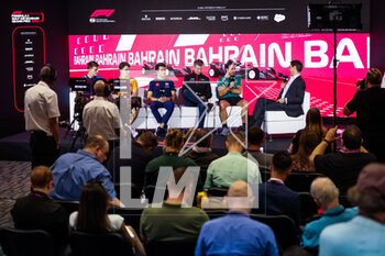 2023-03-02 - Press conference: ALONSO Fernando (spa), Aston Martin F1 Team AMR23, DE VRIES Nyck (ned), Scuderia AlphaTauri AT04, portrait during the Formula 1 Gulf Air Bahrain Grand Prix 2023, 1st round of the 2023 FIA Formula One World Championship from March 2
3 to 5, 2023 on the Bahrain International Circuit, in Sakhir, Bahrain - F1 - BAHRAIN GRAND PRIX 2023 - FORMULA 1 - MOTORS