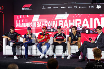 2023-03-02 - Press conference: GASLY Pierre (fra), Alpine F1 Team A523, VERSTAPPEN Max (ned), Red Bull Racing RB19, LECLERC Charles (mco), Scuderia Ferrari SF-23, ZHOU Guanyu (chi), Alfa Romeo F1 Team Stake C43, RUSSELL George (gbr), Mercedes AMG F1 Team W14, portrait during the Formula 1 Gulf Air Bahrain Grand Prix 2023, 1st round of the 2023 FIA Formula One World Championship from March 2
3 to 5, 2023 on the Bahrain International Circuit, in Sakhir, Bahrain - F1 - BAHRAIN GRAND PRIX 2023 - FORMULA 1 - MOTORS