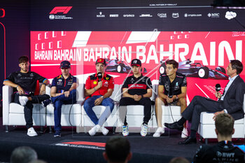 2023-03-02 - Press conference: GASLY Pierre (fra), Alpine F1 Team A523, VERSTAPPEN Max (ned), Red Bull Racing RB19, LECLERC Charles (mco), Scuderia Ferrari SF-23, ZHOU Guanyu (chi), Alfa Romeo F1 Team Stake C43, RUSSELL George (gbr), Mercedes AMG F1 Team W14, portrait during the Formula 1 Gulf Air Bahrain Grand Prix 2023, 1st round of the 2023 FIA Formula One World Championship from March 2
3 to 5, 2023 on the Bahrain International Circuit, in Sakhir, Bahrain - F1 - BAHRAIN GRAND PRIX 2023 - FORMULA 1 - MOTORS