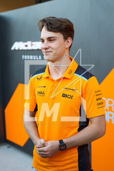 2023-03-02 - PIASTRI Oscar (aus), McLaren F1 Team MCL60, portrait during the Formula 1 Gulf Air Bahrain Grand Prix 2023, 1st round of the 2023 FIA Formula One World Championship from March 2 to 5, 2023 on the Bahrain International Circuit, in Sakhir, Bahrain - F1 - BAHRAIN GRAND PRIX 2023 - FORMULA 1 - MOTORS