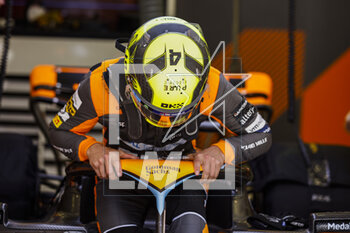2023-03-03 - NORRIS Lando (gbr), McLaren F1 Team MCL60, portrait during the Formula 1 Gulf Air Bahrain Grand Prix 2023, 1st round of the 2023 FIA Formula One World Championship from March 2 to 5, 2023 on the Bahrain International Circuit, in Sakhir, Bahrain - F1 - BAHRAIN GRAND PRIX 2023 - FORMULA 1 - MOTORS