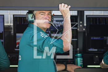 2023-03-03 - STEVENSON Andy, Sporting Director of Aston Martin F1 Team, portrait during the Formula 1 Gulf Air Bahrain Grand Prix 2023, 1st round of the 2023 FIA Formula One World Championship from March 2 to 5, 2023 on the Bahrain International Circuit, in Sakhir, Bahrain - F1 - BAHRAIN GRAND PRIX 2023 - FORMULA 1 - MOTORS