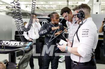 2023-03-03 - HAMILTON Lewis (gbr), Mercedes AMG F1 Team W14, WOLFF Toto (aut), Team Principal & CEO of Mercedes AMG F1 Team, portrait during the Formula 1 Gulf Air Bahrain Grand Prix 2023, 1st round of the 2023 FIA Formula One World Championship from March 2 to 5, 2023 on the Bahrain International Circuit, in Sakhir, Bahrain - F1 - BAHRAIN GRAND PRIX 2023 - FORMULA 1 - MOTORS