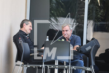 2023-03-03 - 
Steiner Team principal Haas and Carlos Sainz sr



durinFORMULA 1 GULF AIR BAHRAIN GRAND PRIX 2023 - FORMULA 1 GULF AIR BAHRAIN GRAND PRIX 2023 - FORMULA 1 - MOTORS