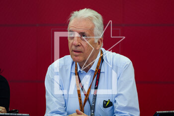 2023-03-04 - FERRARI Piero, son of Enzo, in the garage, box, during the Formula 1 Gulf Air Bahrain Grand Prix 2023, 1st round of the 2023 FIA Formula One World Championship from March 2 to 5, 2023 on the Bahrain International Circuit, in Sakhir, Bahrain - F1 - BAHRAIN GRAND PRIX 2023 - FORMULA 1 - MOTORS