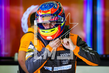 2023-03-04 - PIASTRI Oscar (aus), McLaren F1 Team MCL60, portrait during the Formula 1 Gulf Air Bahrain Grand Prix 2023, 1st round of the 2023 FIA Formula One World Championship from March 2 to 5, 2023 on the Bahrain International Circuit, in Sakhir, Bahrain - F1 - BAHRAIN GRAND PRIX 2023 - FORMULA 1 - MOTORS