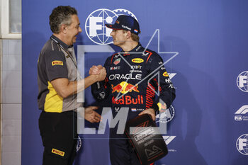 2023-03-04 - VERSTAPPEN Max (ned), Red Bull Racing RB19, portrait ISOLA Mario (ita), Motorsport Racing Manager of Pirelli, portrait pole position during the Formula 1 Gulf Air Bahrain Grand Prix 2023, 1st round of the 2023 FIA Formula One World Championship from March 2 to 5, 2023 on the Bahrain International Circuit, in Sakhir, Bahrain - F1 - BAHRAIN GRAND PRIX 2023 - FORMULA 1 - MOTORS