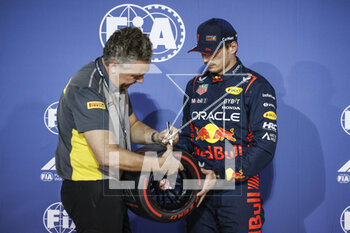 2023-03-04 - VERSTAPPEN Max (ned), Red Bull Racing RB19, portrait ISOLA Mario (ita), Motorsport Racing Manager of Pirelli, portrait pole position during the Formula 1 Gulf Air Bahrain Grand Prix 2023, 1st round of the 2023 FIA Formula One World Championship from March 2 to 5, 2023 on the Bahrain International Circuit, in Sakhir, Bahrain - F1 - BAHRAIN GRAND PRIX 2023 - FORMULA 1 - MOTORS