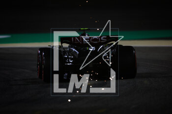 2023-03-04 - 44 HAMILTON Lewis (gbr), Mercedes AMG F1 Team W14, action during the Formula 1 Gulf Air Bahrain Grand Prix 2023, 1st round of the 2023 FIA Formula One World Championship from March 2 to 5, 2023 on the Bahrain International Circuit, in Sakhir, Bahrain - F1 - BAHRAIN GRAND PRIX 2023 - FORMULA 1 - MOTORS