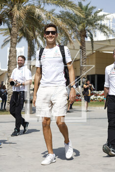 2023-03-05 - RUSSELL George (gbr), Mercedes AMG F1 Team W14, portrait during the Formula 1 Gulf Air Bahrain Grand Prix 2023, 1st round of the 2023 FIA Formula One World Championship from March 3 to 5, 2023 on the Bahrain International Circuit, in Sakhir, Bahrain - F1 - BAHRAIN GRAND PRIX 2023 - RACE - FORMULA 1 - MOTORS