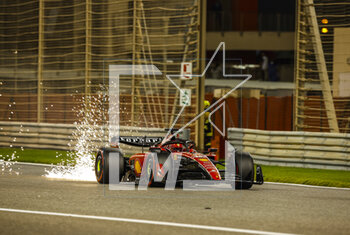 2023-03-05 - 16 LECLERC Charles (mco), Scuderia Ferrari SF-23, action, sparks during the Formula 1 Gulf Air Bahrain Grand Prix 2023, 1st round of the 2023 FIA Formula One World Championship from March 2 to 5, 2023 on the Bahrain International Circuit, in Sakhir, Bahrain - F1 - BAHRAIN GRAND PRIX 2023 - RACE - FORMULA 1 - MOTORS