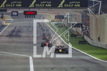 2023-03-05 - 01 VERSTAPPEN Max (nld), Red Bull Racing RB19, action, sparks during the Formula 1 Gulf Air Bahrain Grand Prix 2023, 1st round of the 2023 FIA Formula One World Championship from March 2 to 5, 2023 on the Bahrain International Circuit, in Sakhir, Bahrain - F1 - BAHRAIN GRAND PRIX 2023 - RACE - FORMULA 1 - MOTORS