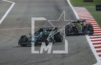 2023-03-05 - 14 ALONSO Fernando (spa), Aston Martin F1 Team AMR23, action with 44 HAMILTON Lewis (gbr), Mercedes AMG F1 Team W14 during the Formula 1 Gulf Air Bahrain Grand Prix 2023, 1st round of the 2023 FIA Formula One World Championship from March 2 to 5, 2023 on the Bahrain International Circuit, in Sakhir, Bahrain - F1 - BAHRAIN GRAND PRIX 2023 - RACE - FORMULA 1 - MOTORS