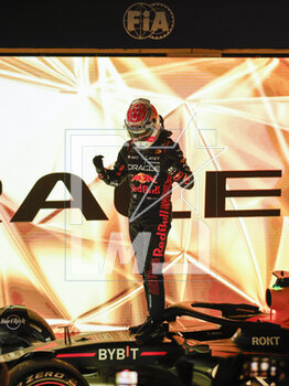 2023-03-05 - VERSTAPPEN Max (ned), Red Bull Racing RB19, portrait celebration victory during the Formula 1 Gulf Air Bahrain Grand Prix 2023, 1st round of the 2023 FIA Formula One World Championship from March 2 to 5, 2023 on the Bahrain International Circuit, in Sakhir, Bahrain - F1 - BAHRAIN GRAND PRIX 2023 - RACE - FORMULA 1 - MOTORS