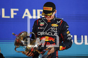 2023-03-05 - VERSTAPPEN Max (ned), Red Bull Racing RB19, portrait celebrates his victory with the trophy at the podium during the Formula 1 Gulf Air Bahrain Grand Prix 2023, 1st round of the 2023 FIA Formula One World Championship from March 2 to 5, 2023 on the Bahrain International Circuit, in Sakhir, Bahrain - F1 - BAHRAIN GRAND PRIX 2023 - RACE - FORMULA 1 - MOTORS
