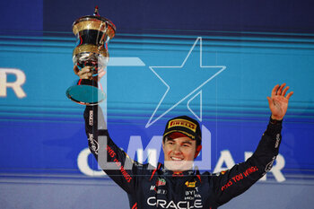 2023-03-05 - PEREZ Sergio (mex), Red Bull Racing RB19, portrait celebrates with the trophy at the podium during the Formula 1 Gulf Air Bahrain Grand Prix 2023, 1st round of the 2023 FIA Formula One World Championship from March 2 to 5, 2023 on the Bahrain International Circuit, in Sakhir, Bahrain - F1 - BAHRAIN GRAND PRIX 2023 - RACE - FORMULA 1 - MOTORS