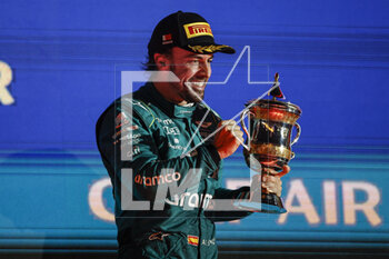 2023-03-05 - ALONSO Fernando (spa), Aston Martin F1 Team AMR23, portrait celebrates with the trophy at the podium during the Formula 1 Gulf Air Bahrain Grand Prix 2023, 1st round of the 2023 FIA Formula One World Championship from March 2 to 5, 2023 on the Bahrain International Circuit, in Sakhir, Bahrain - F1 - BAHRAIN GRAND PRIX 2023 - RACE - FORMULA 1 - MOTORS