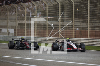 2023-03-05 - 27 HULKENBERG Nico (ger), Haas F1 Team VF-23 Ferrari, action 24 ZHOU Guanyu (chi), Alfa Romeo F1 Team Stake C43, action during the Formula 1 Gulf Air Bahrain Grand Prix 2023, 1st round of the 2023 FIA Formula One World Championship from March 2 to 5, 2023 on the Bahrain International Circuit, in Sakhir, Bahrain - F1 - BAHRAIN GRAND PRIX 2023 - RACE - FORMULA 1 - MOTORS