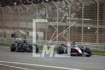 2023-03-05 - 20 MAGNUSSEN Kevin (den), Haas F1 Team VF-23 Ferrari, action 63 RUSSELL George (gbr), Mercedes AMG F1 Team W14, action during the Formula 1 Gulf Air Bahrain Grand Prix 2023, 1st round of the 2023 FIA Formula One World Championship from March 2 to 5, 2023 on the Bahrain International Circuit, in Sakhir, Bahrain - F1 - BAHRAIN GRAND PRIX 2023 - RACE - FORMULA 1 - MOTORS