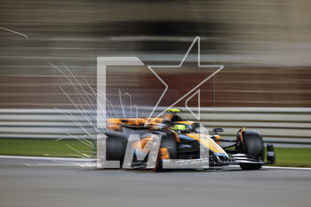 2023-03-05 - 04 NORRIS Lando (gbr), McLaren F1 Team MCL60, action during the Formula 1 Gulf Air Bahrain Grand Prix 2023, 1st round of the 2023 FIA Formula One World Championship from March 2 to 5, 2023 on the Bahrain International Circuit, in Sakhir, Bahrain - F1 - BAHRAIN GRAND PRIX 2023 - RACE - FORMULA 1 - MOTORS