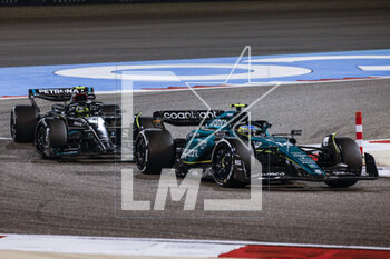 2023-03-05 - 14 ALONSO Fernando (spa), Aston Martin F1 Team AMR23, action 44 HAMILTON Lewis (gbr), Mercedes AMG F1 Team W14, action during the Formula 1 Gulf Air Bahrain Grand Prix 2023, 1st round of the 2023 FIA Formula One World Championship from March 2 to 5, 2023 on the Bahrain International Circuit, in Sakhir, Bahrain - F1 - BAHRAIN GRAND PRIX 2023 - RACE - FORMULA 1 - MOTORS